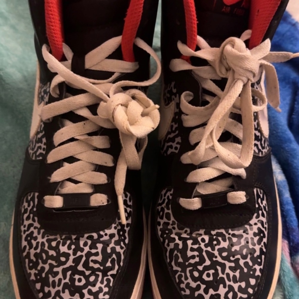 Poison dart frog air forces. Laces and bottom could use a clean.